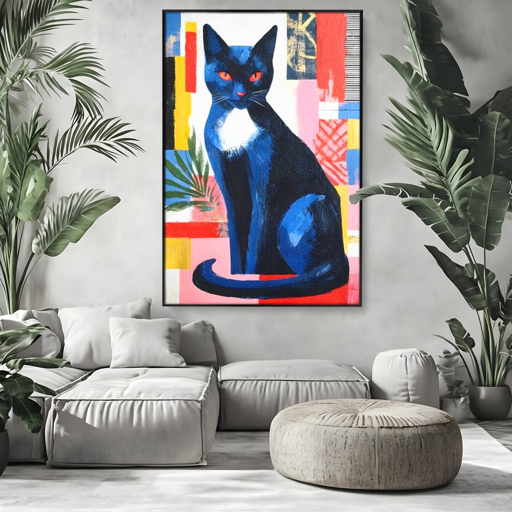 Tablou canvas cu tablou canvas cu pisica albastra stilizata, in rama de aluminiu negru, pe perete intr-un living